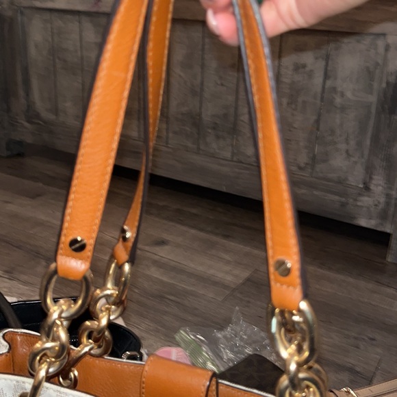 Michael Kors purse Small/medium size used but good condition - Picture 3 of 3